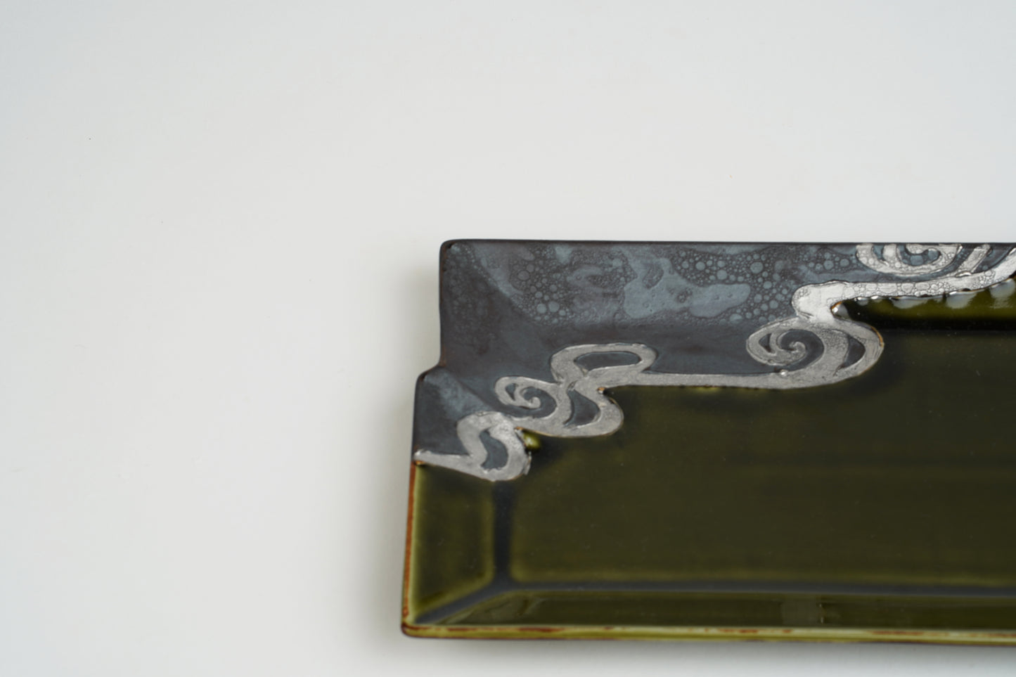 จานยาวทรงสี่เหลี่ยมสาน