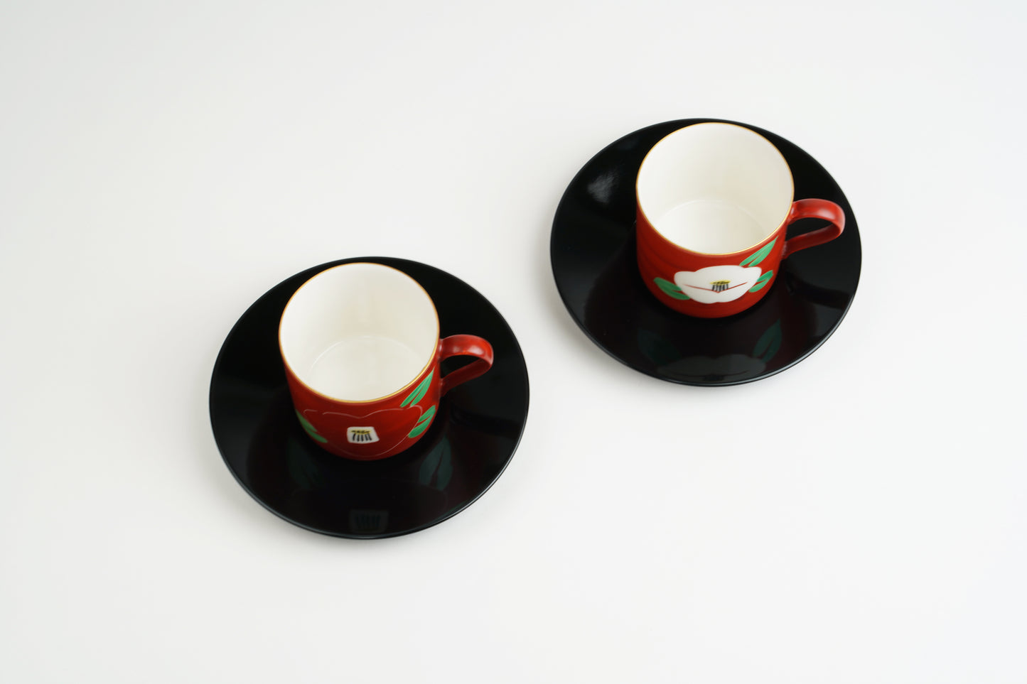 ดอกเคมีเลียชามคู่และจาน