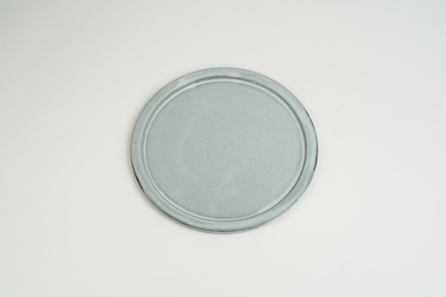 จาน L สีเทา