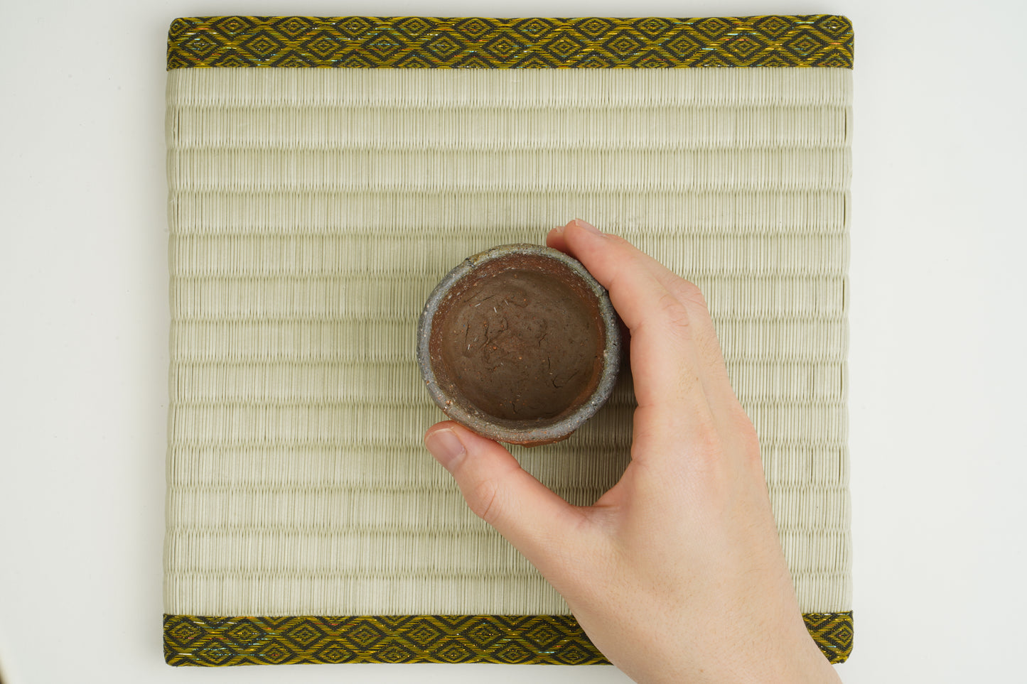 Kiln-transformed sake cup, stately and magnificent