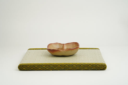 Bizen Flower-Shaped Small Plate A
Sesame Blizzard
