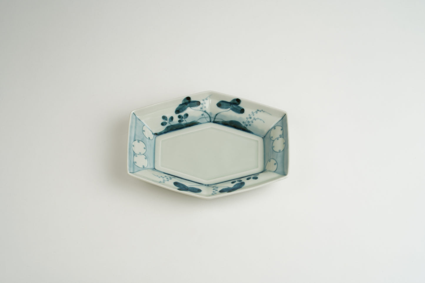 Blue and white rectangular hexagonal plate