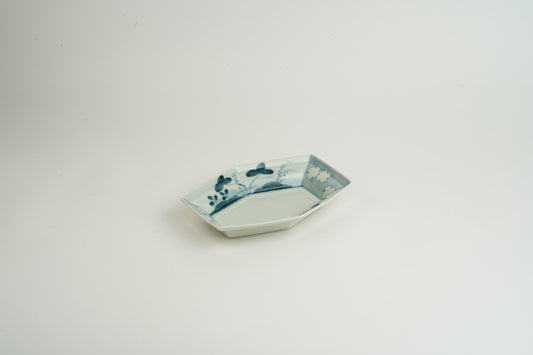 Blue and white rectangular hexagonal plate