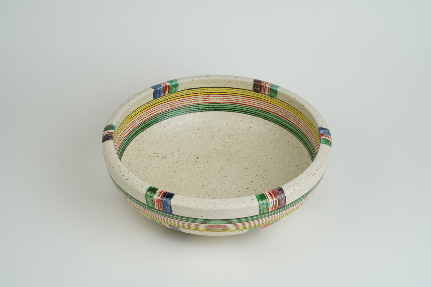 Thread-wrapped crest 8-inch deep bowl