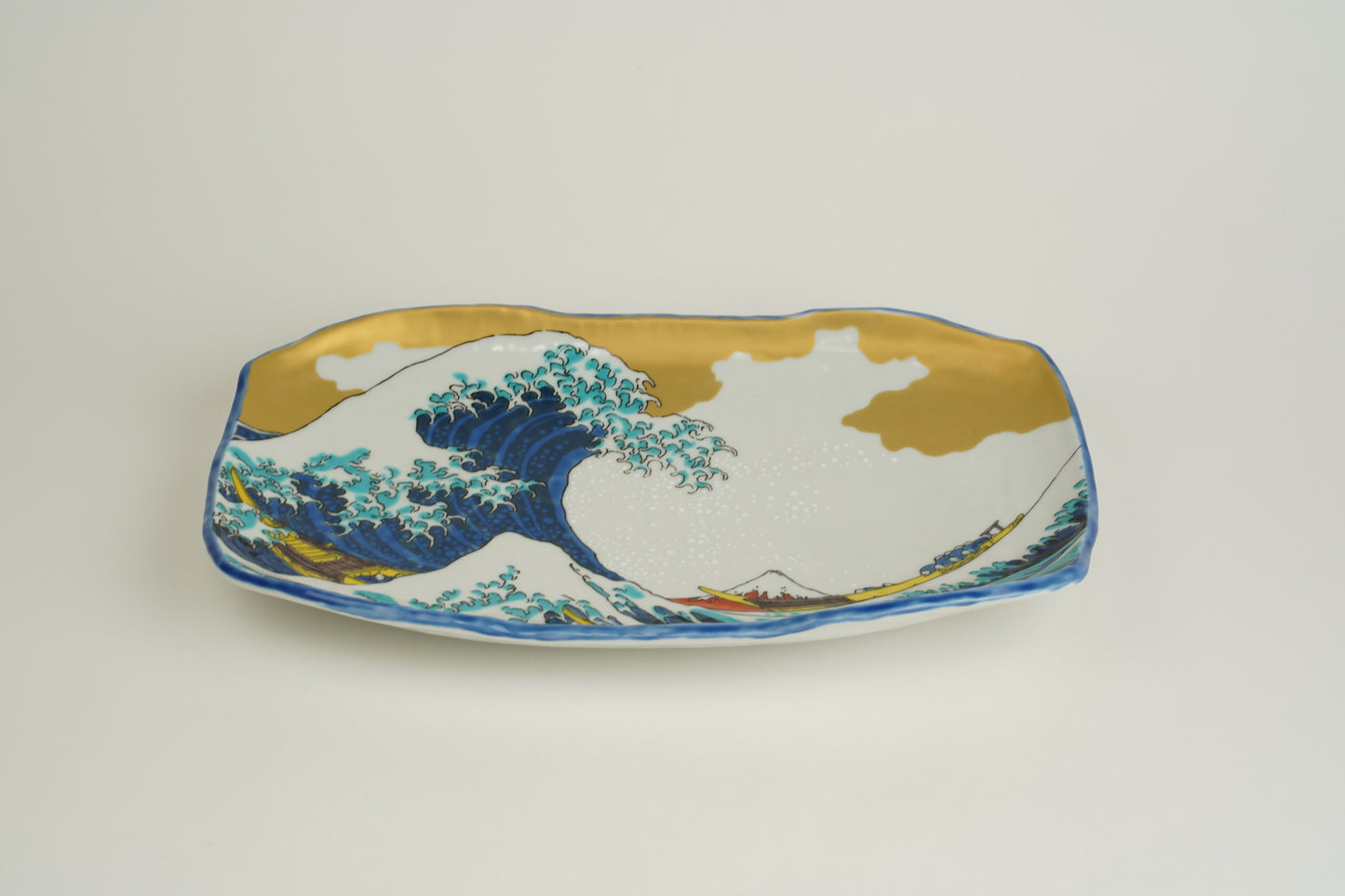 Wave-patterned plate