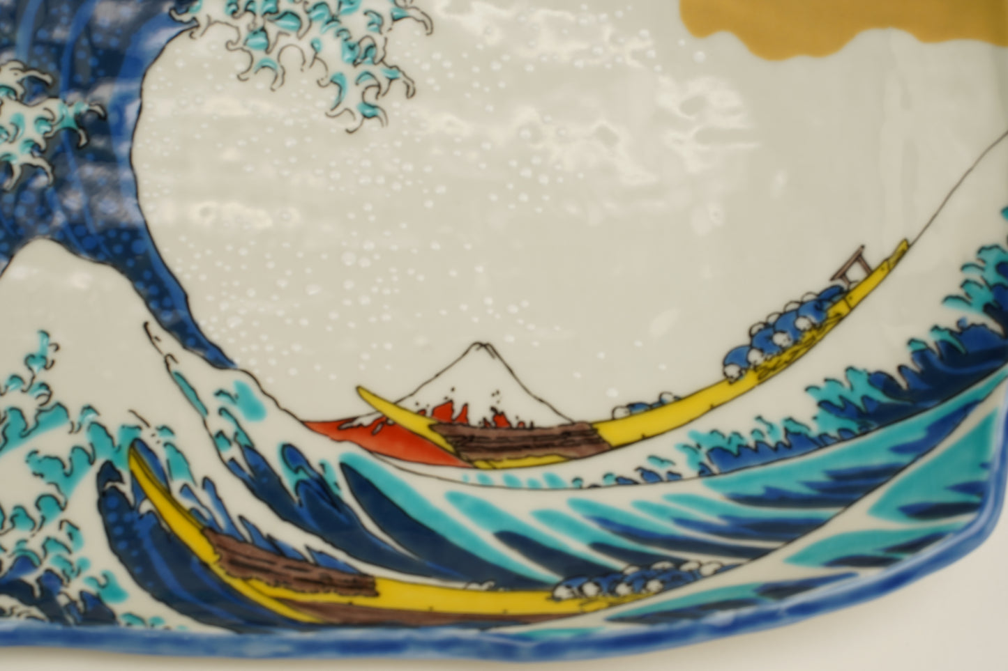 Wave-patterned plate