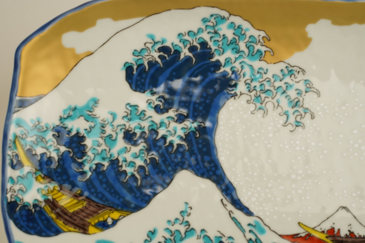 Wave-patterned plate