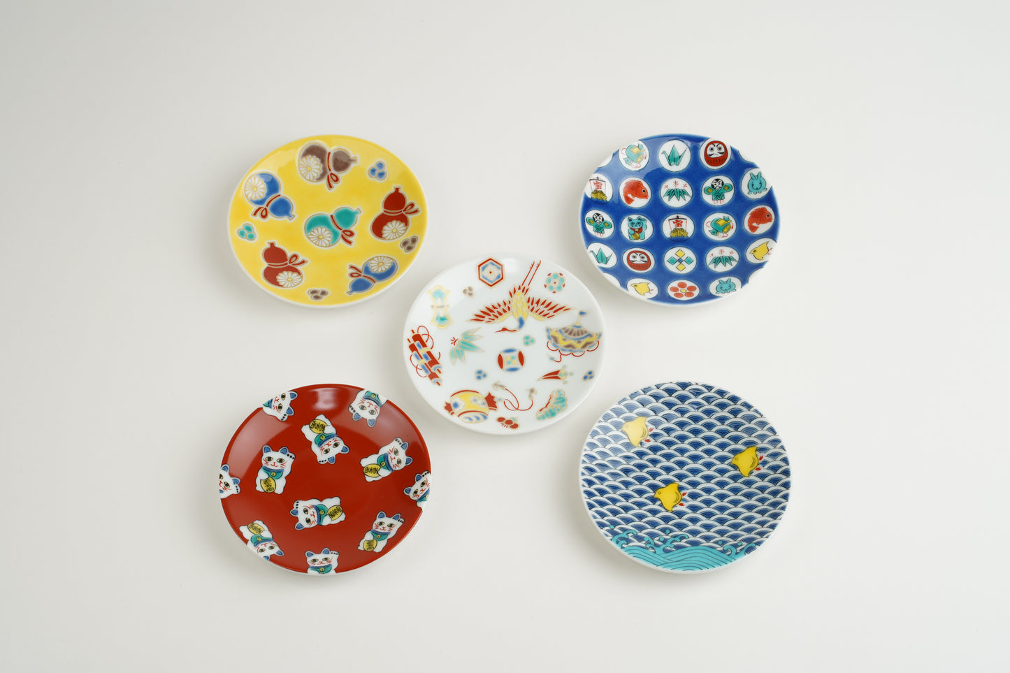 Auspicious small plates set with different designs