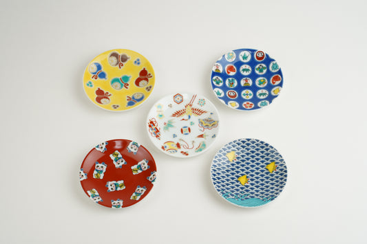 Auspicious small plates set with different designs