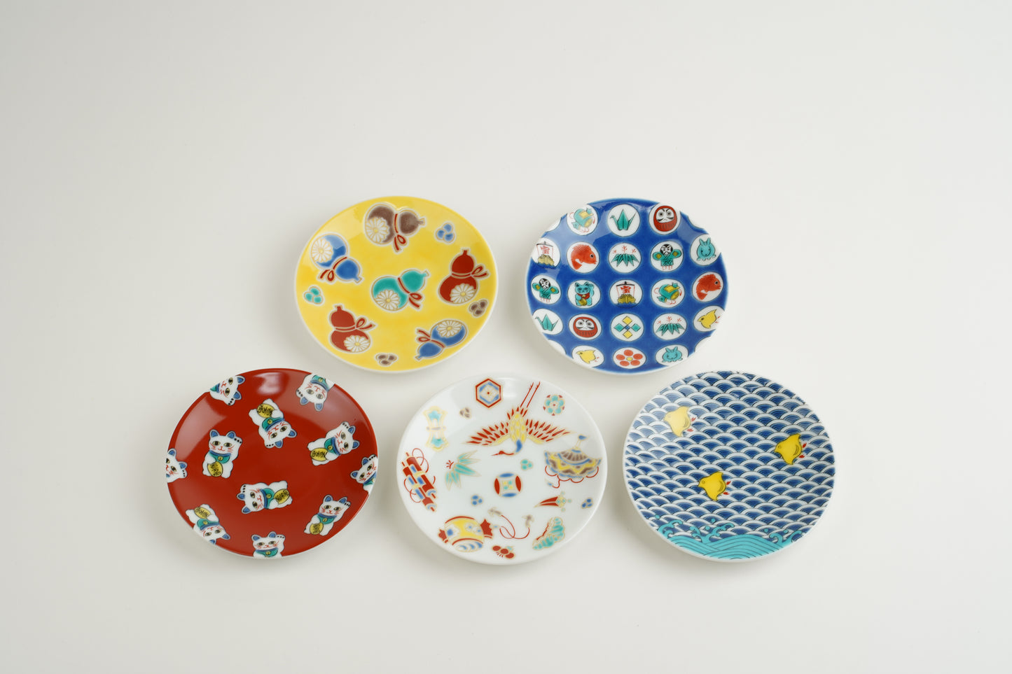 Auspicious small plates set with different designs