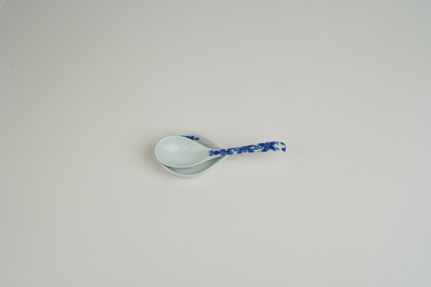 Spoon with stand