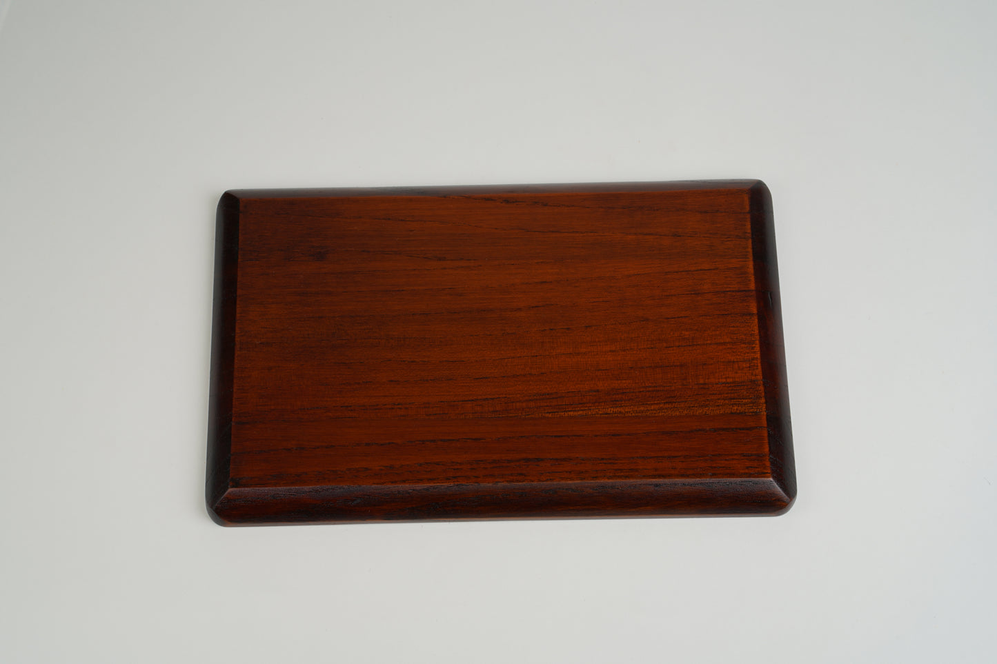 Line-cut hospitality tray