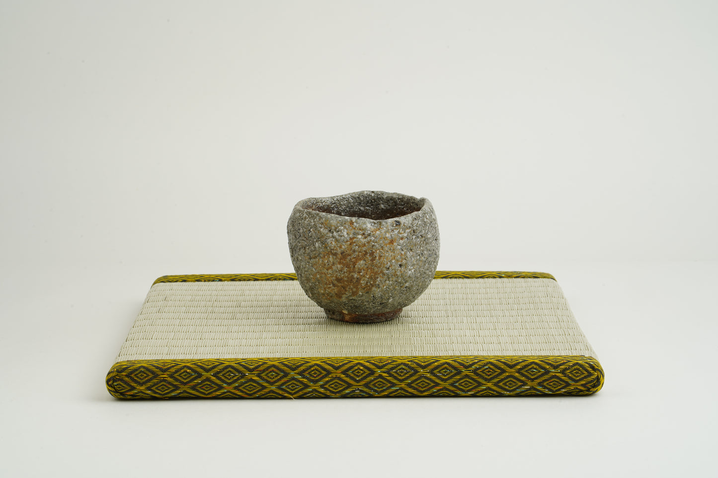 Round ash-glazed sake cup
Diver's regulator