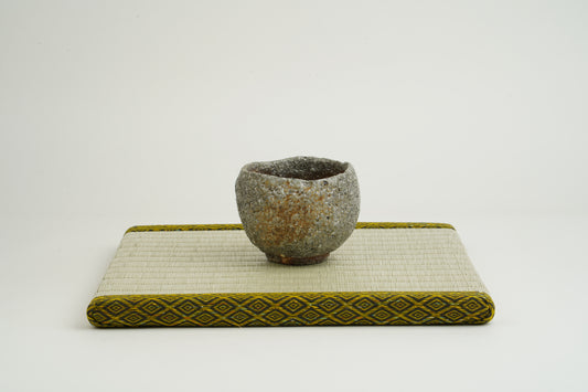 Round ash-glazed sake cup
Diver's regulator