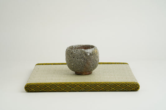 Round ash-glazed sake cup
Diver's regulator