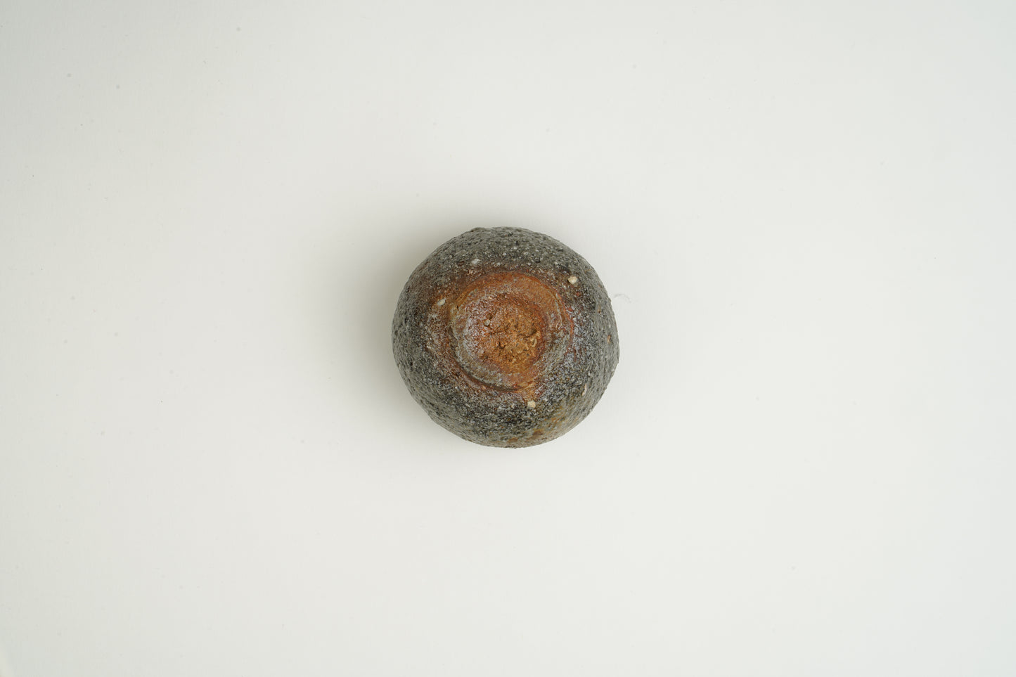 Round ash-glazed sake cup
Diver's regulator