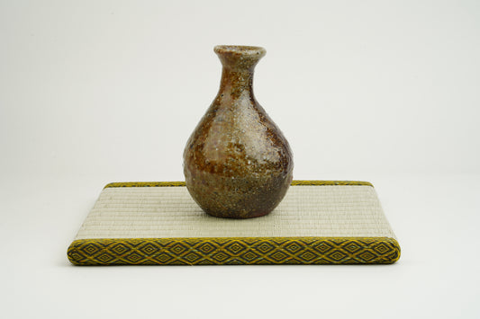 Akebono Sake Bottle
A silent, dignified companion