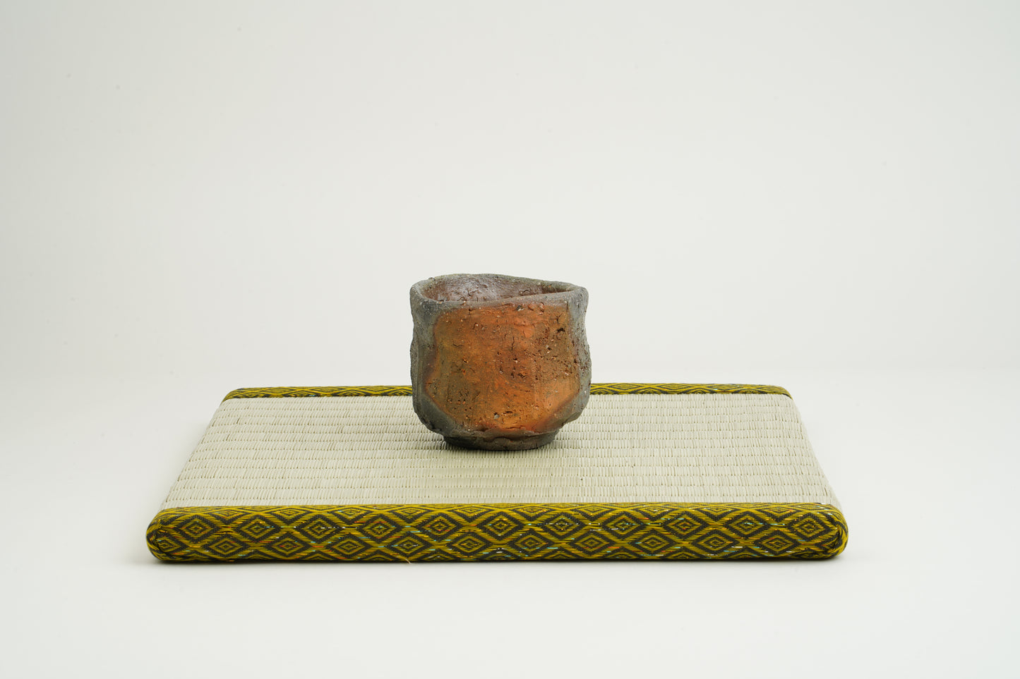 Kiln-transformed sake cup, stately and magnificent