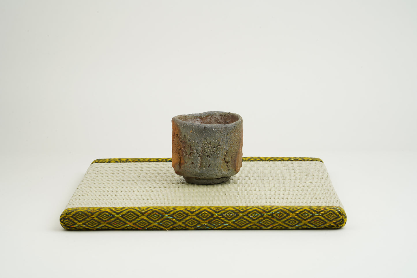 Kiln-transformed sake cup, stately and magnificent