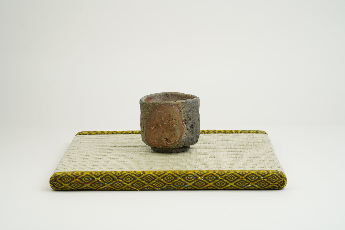 Kiln-transformed sake cup, stately and magnificent