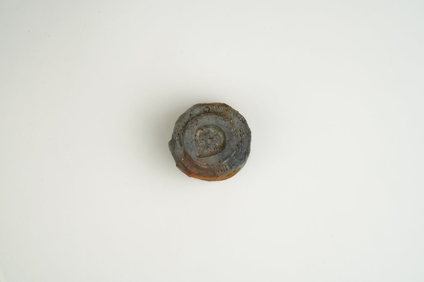 Kiln-transformed sake cup, stately and magnificent