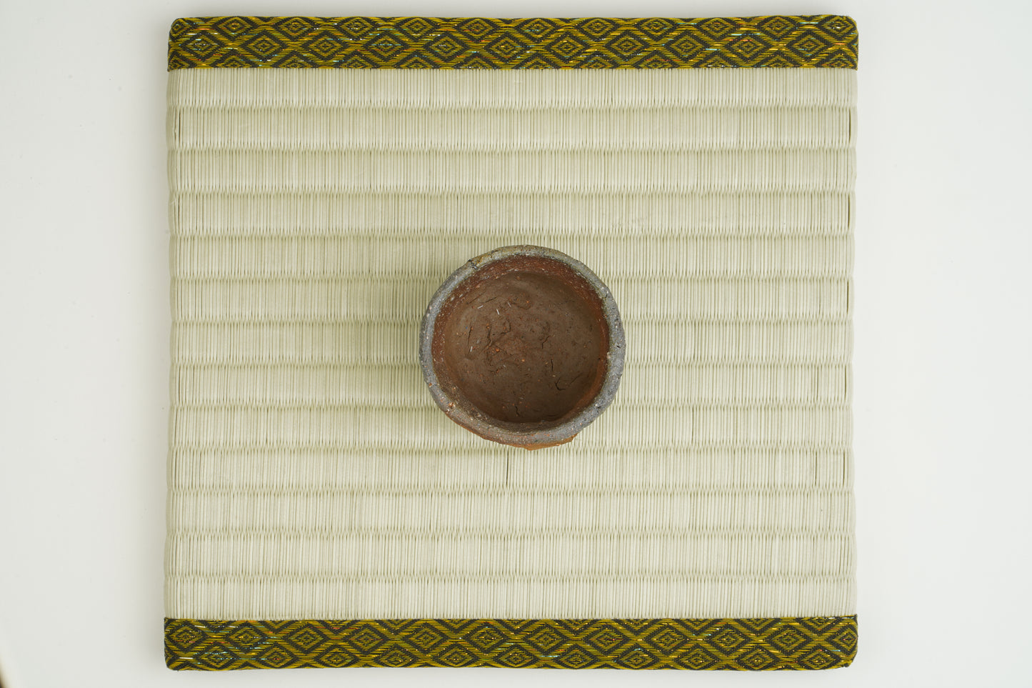 Kiln-transformed sake cup, stately and magnificent
