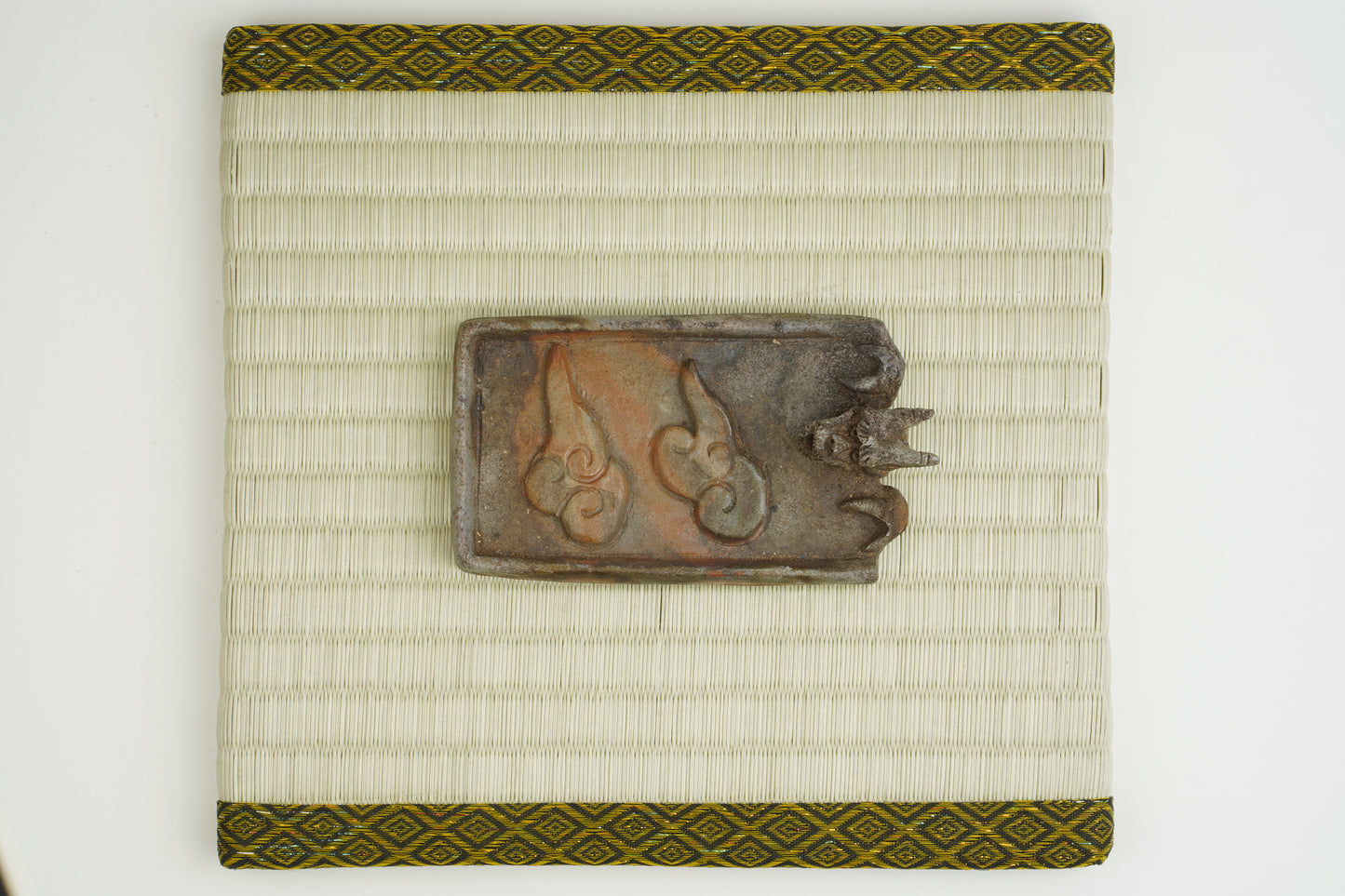 Dragon incense holder
Bringing in the cloud dragon