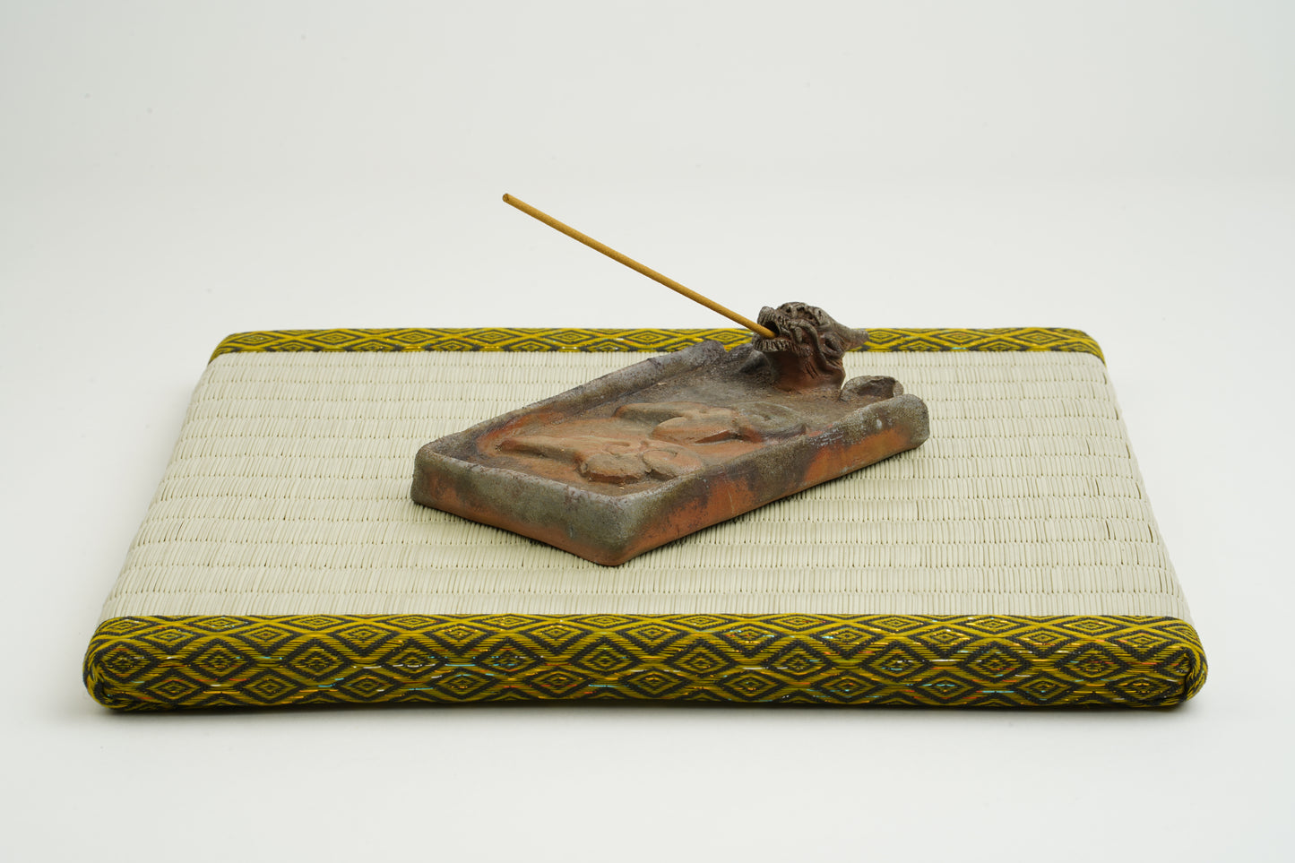 Dragon incense holder
Bringing in the cloud dragon