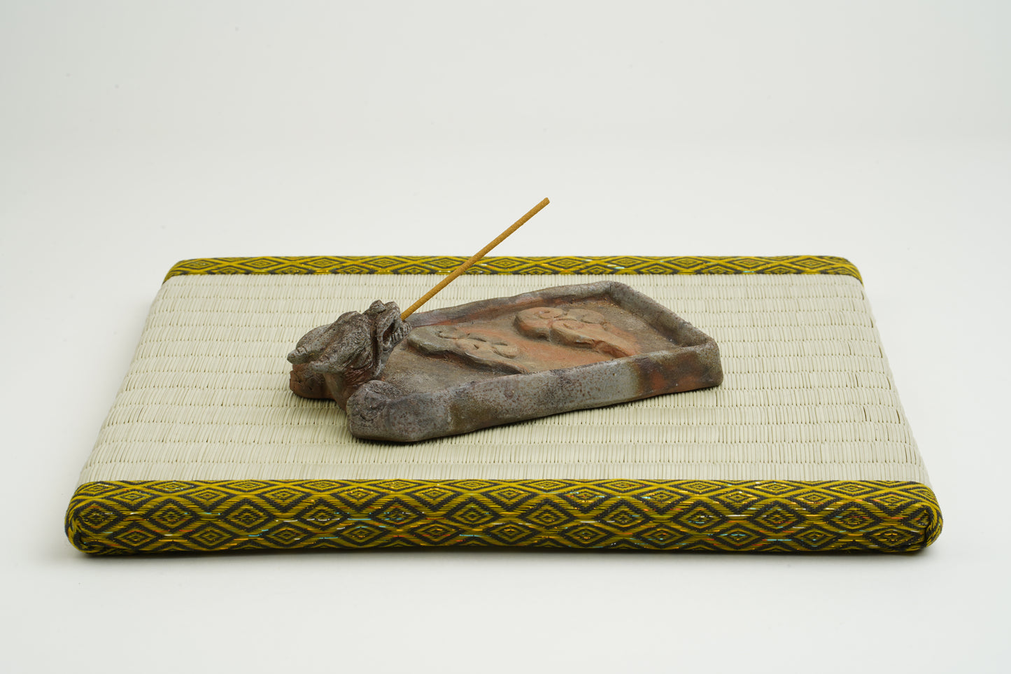 Dragon incense holder
Bringing in the cloud dragon