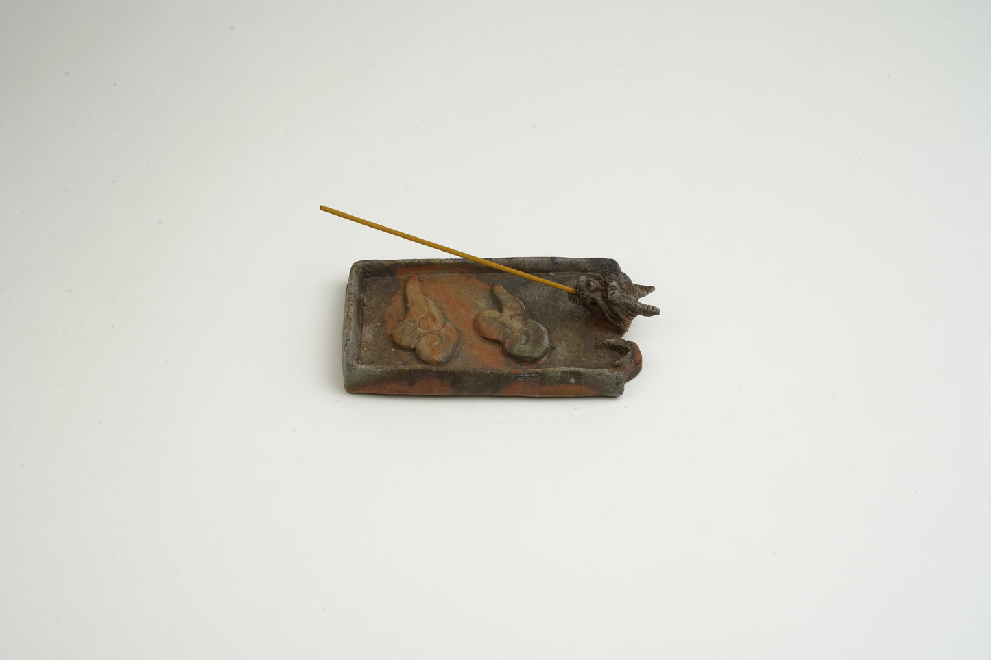 Dragon incense holder
Bringing in the cloud dragon