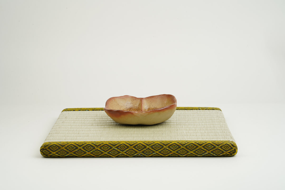 Bizen Flower-Shaped Small Plate A
Sesame Blizzard