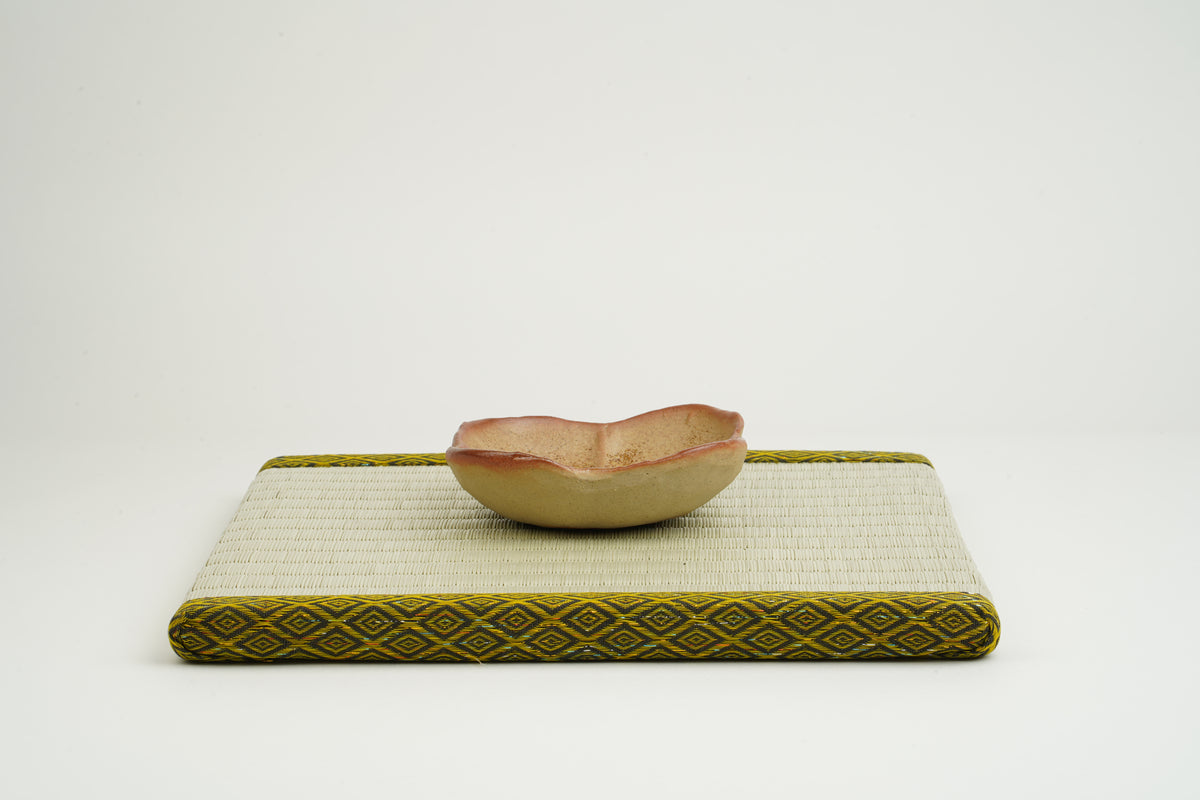 Bizen Flower-Shaped Small Plate A
Sesame Blizzard