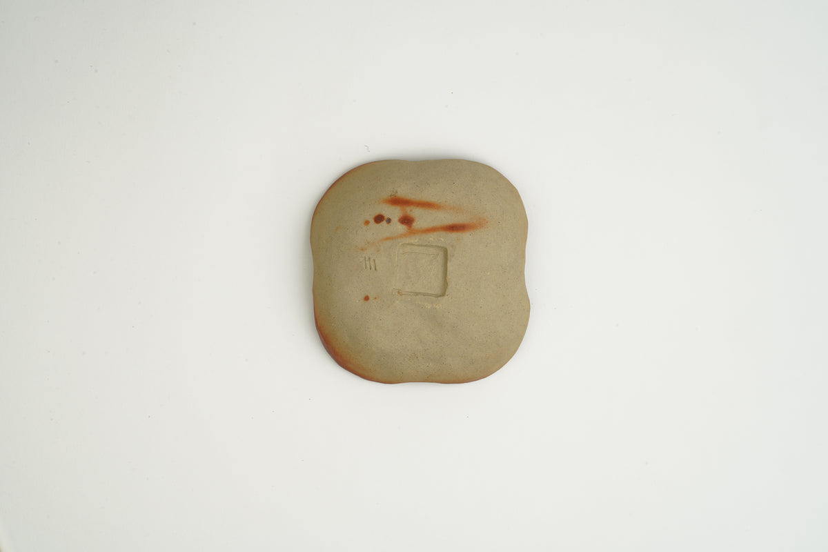 Bizen Flower-Shaped Small Plate A
Sesame Blizzard